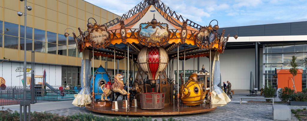 Centre Commercial le Méridien à Ibos - Carrousel, manège pour les enfants